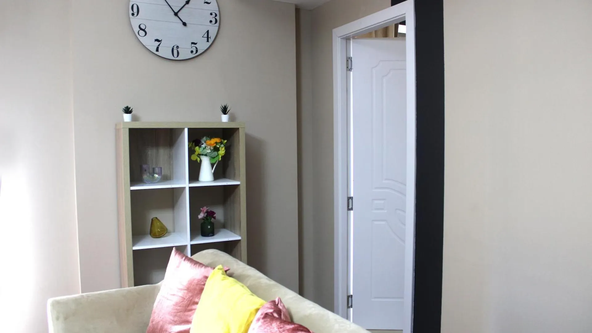 Urban Panda Skyview Homestay Jbr Dubai